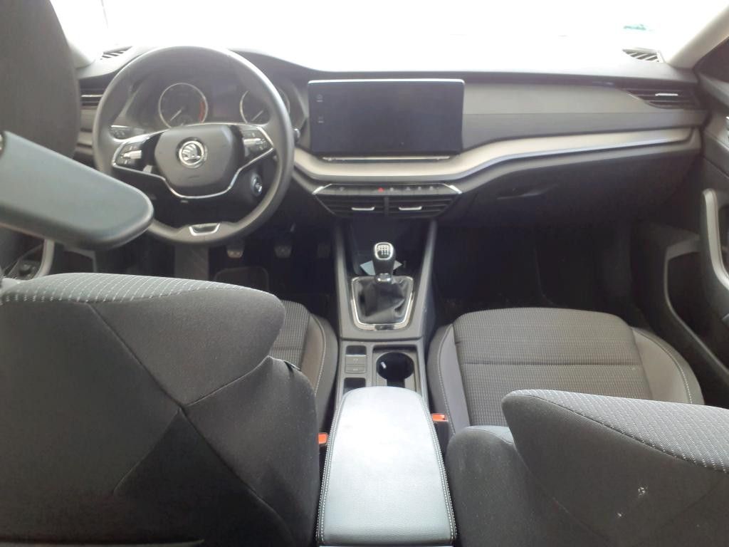 Fahrzeugabbildung SKODA Octavia Combi 1.5 TSI Selection-PANO-AHK-LED-SHZ