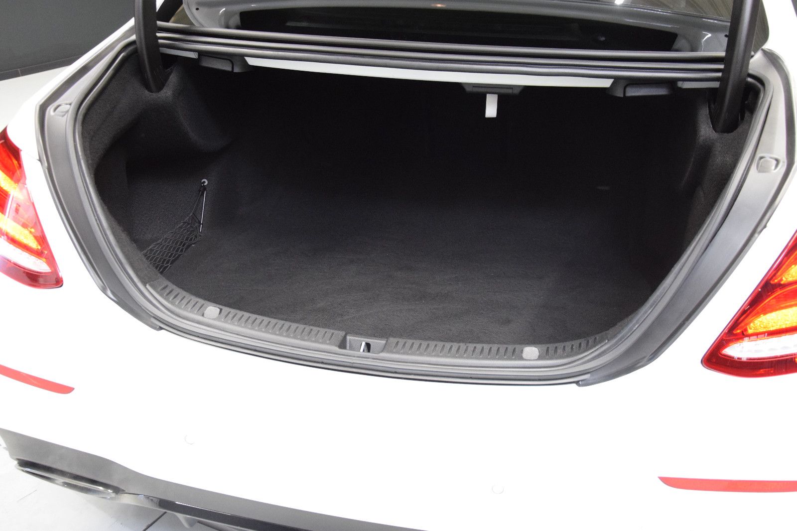Fahrzeugabbildung Mercedes-Benz E43 AMG 4Matic Limousine Pano Burmeser Night 20"