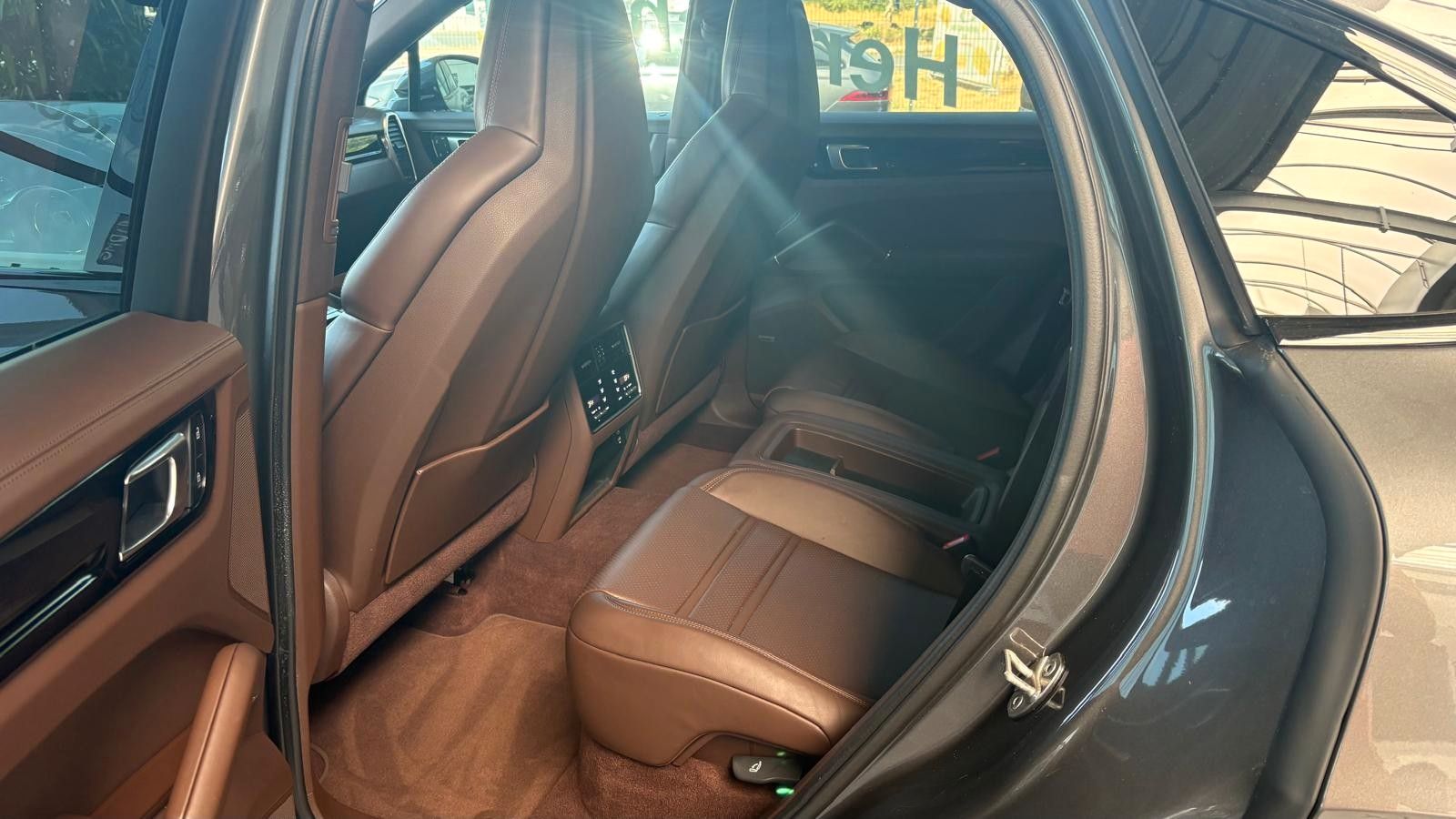Fahrzeugabbildung Porsche Cayenne Coupe E-Hybrid/erst 38000 km/PCCB/voll..