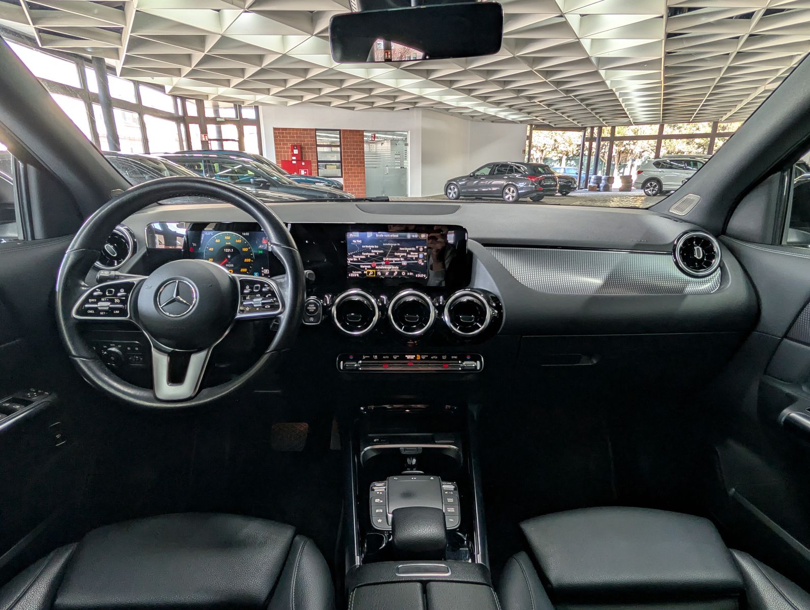 Fahrzeugabbildung Mercedes-Benz GLA 200 d LEDER AHK MBUX VIRT APP KAM SHZ ALU18"