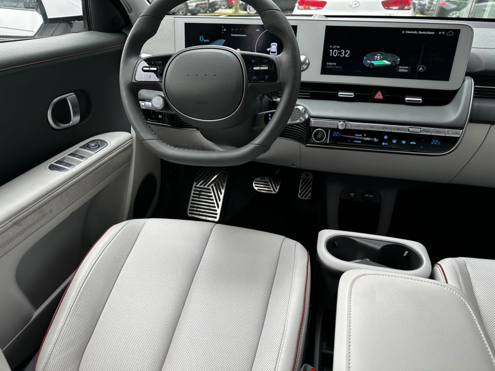 Fahrzeugabbildung Hyundai IONIQ 5 2WD 72,6 kWh UNIQ-Paket 20" LEDER SOFORT