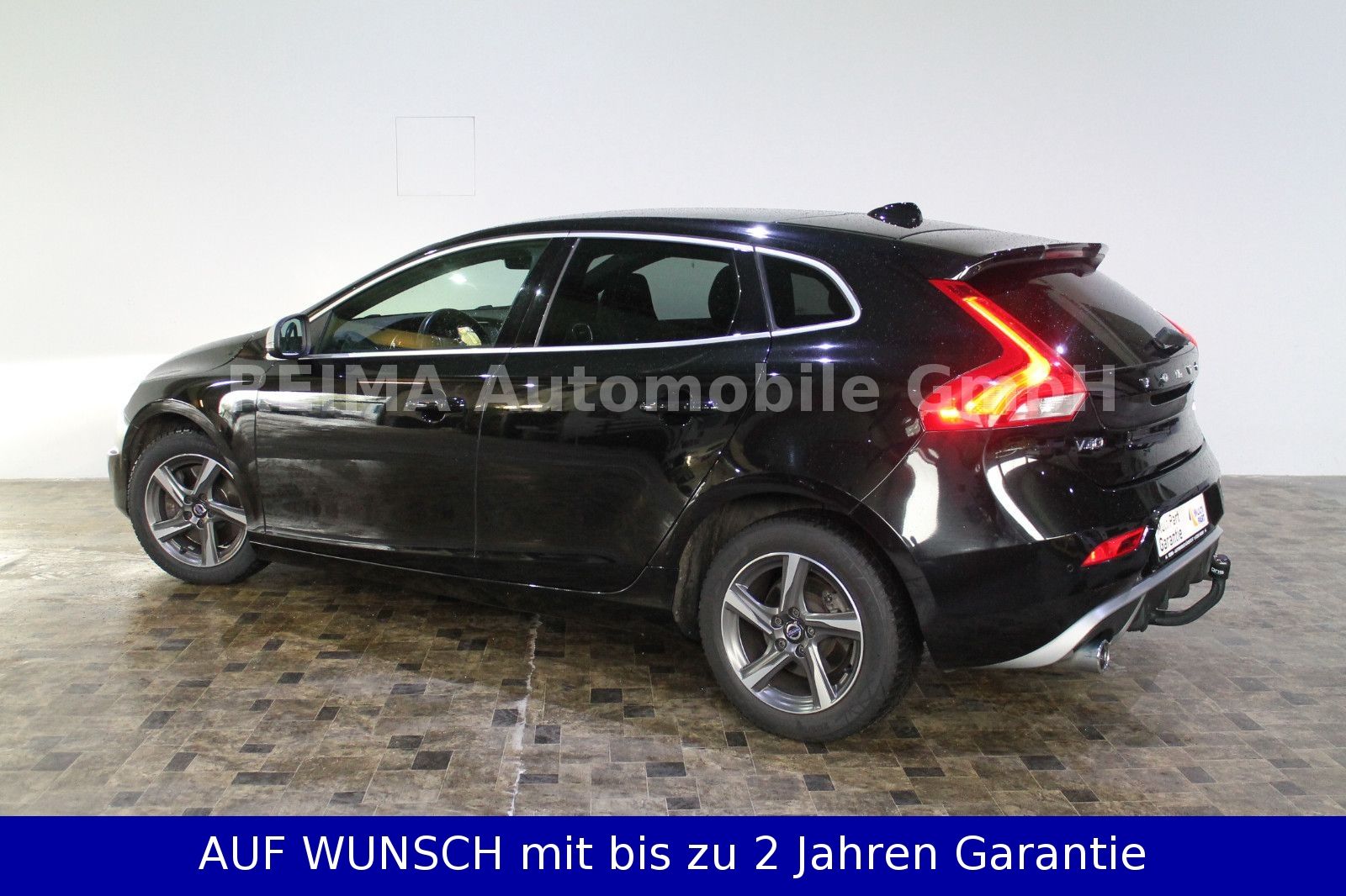 Fahrzeugabbildung Volvo V40 2,0D  R-Design, Pano, LED, H&K