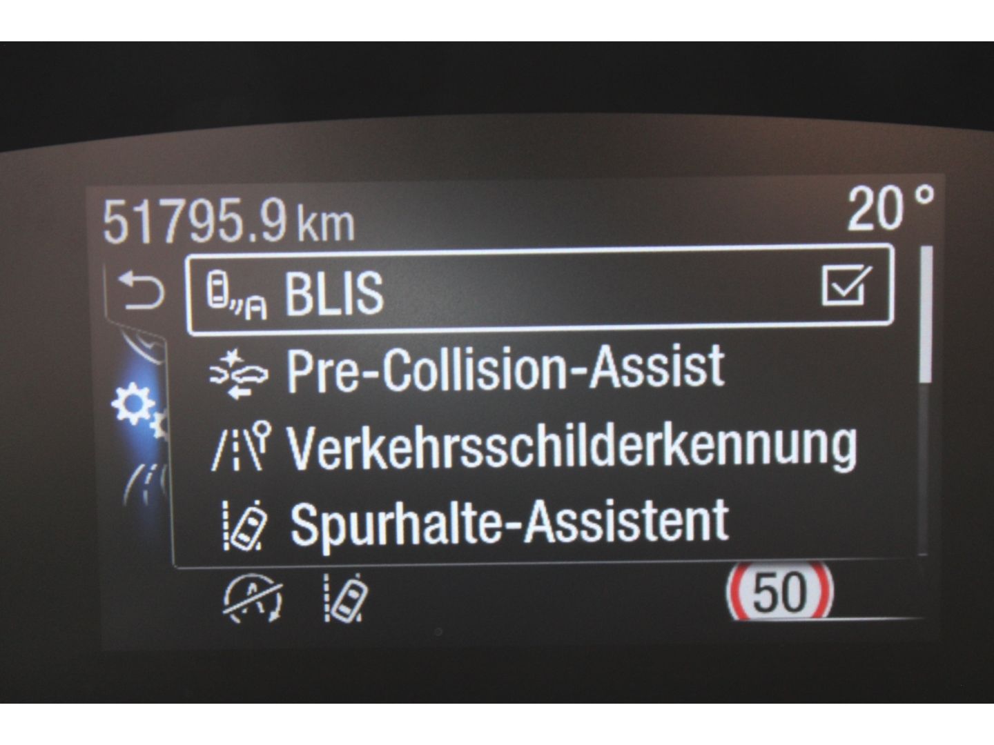 Fahrzeugabbildung Ford Focus Turnier Vignale ACC LED TWA Pano AHK RFK W