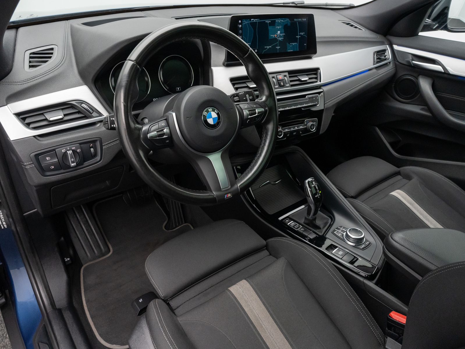 Fahrzeugabbildung BMW X2 sD20i Kamera HiFi Komfort DAB Panorama 18Zoll