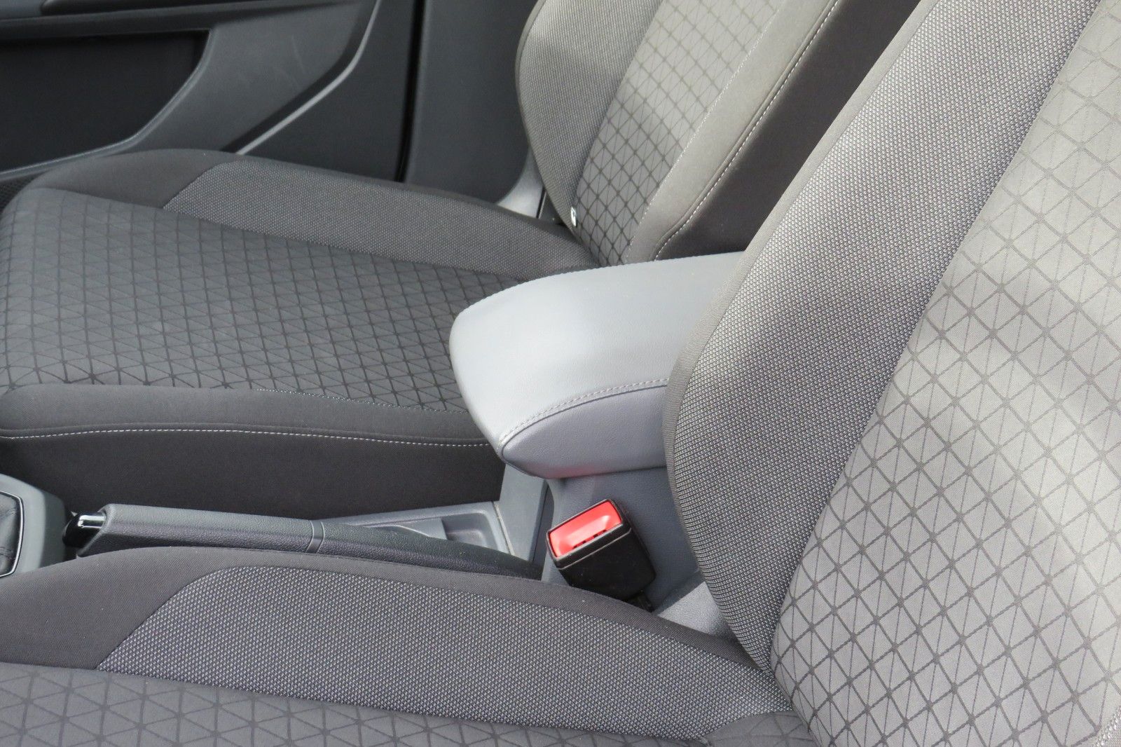 Fahrzeugabbildung Volkswagen T-Cross Life DSG PDC TELVOR SITZH. 1H.