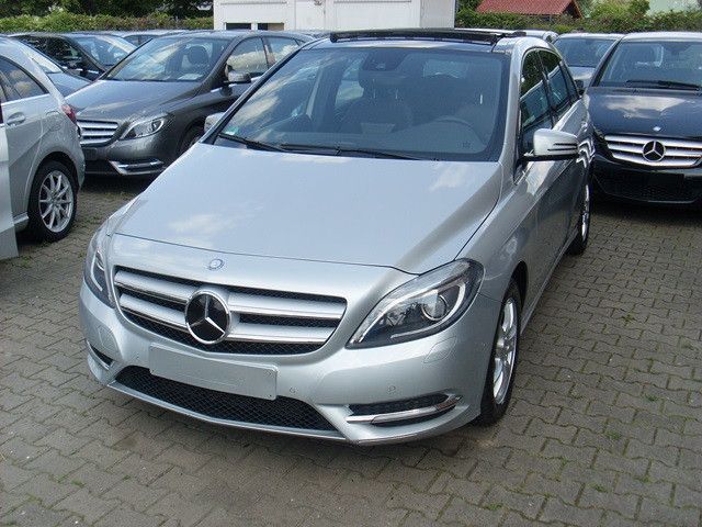 Mercedes-Benz B 200 Autom / Panorama / E. Sitze / Comand