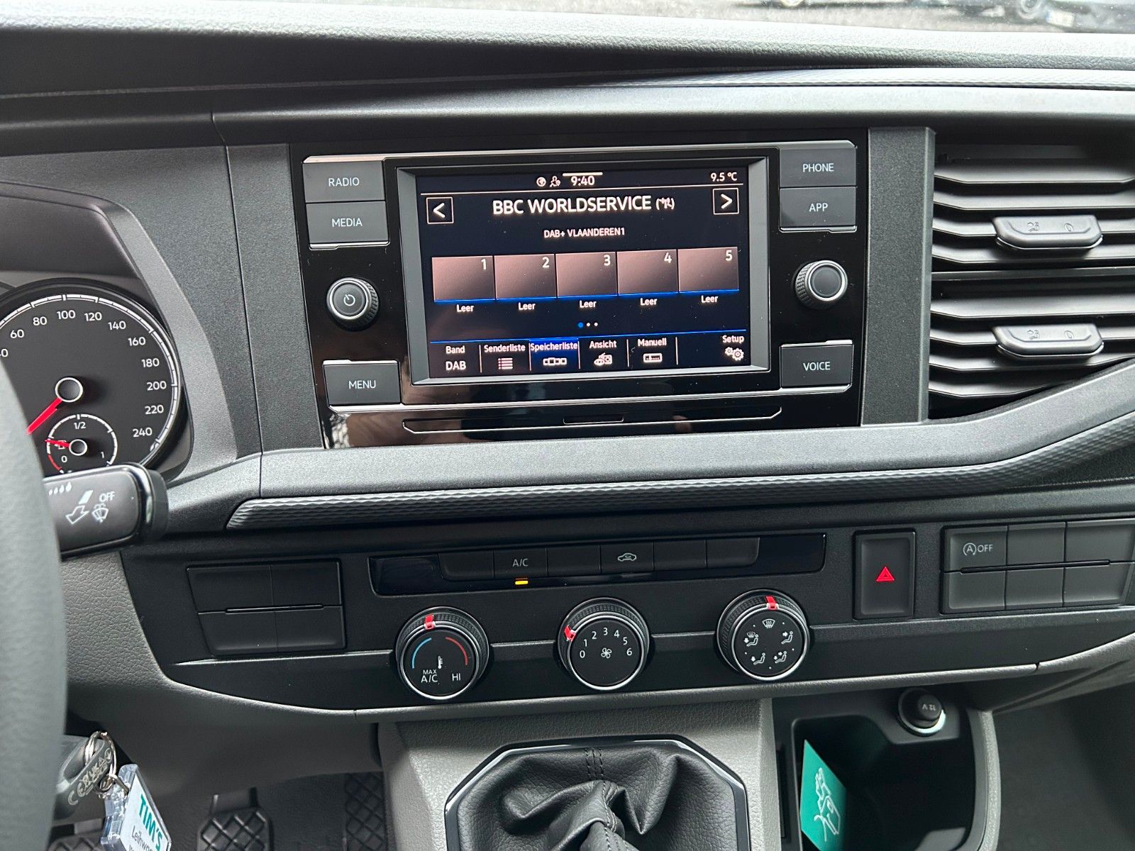 Fahrzeugabbildung Volkswagen T 6.1 Transporter 2,0 TDI /Klima/Flügeltürer