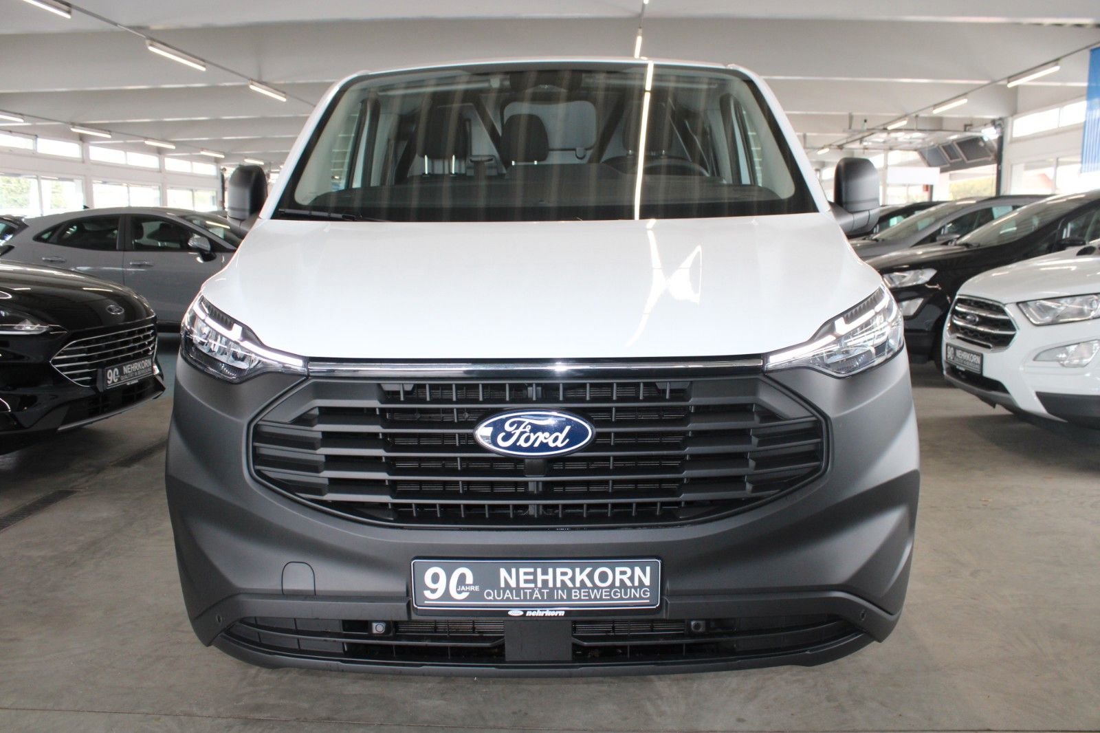 Fahrzeugabbildung Ford Transit Custom L1 Kasten LED AHK TechnologiePak2