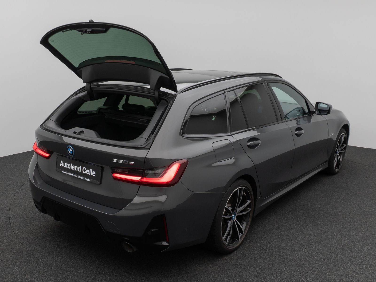 Fahrzeugabbildung BMW 330e xD M Sport Pro Panorama Kamera HUD DAB H/K