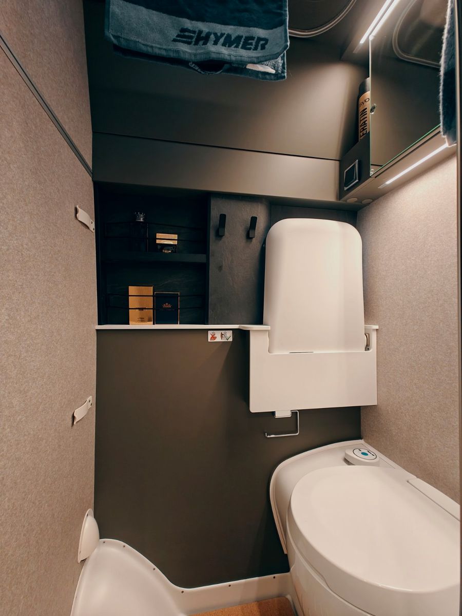 Fahrzeugabbildung HYMER / ERIBA / HYMERCAR GRAND CANYON S MB 600 4x4² RSX - TRIPLE CARBON