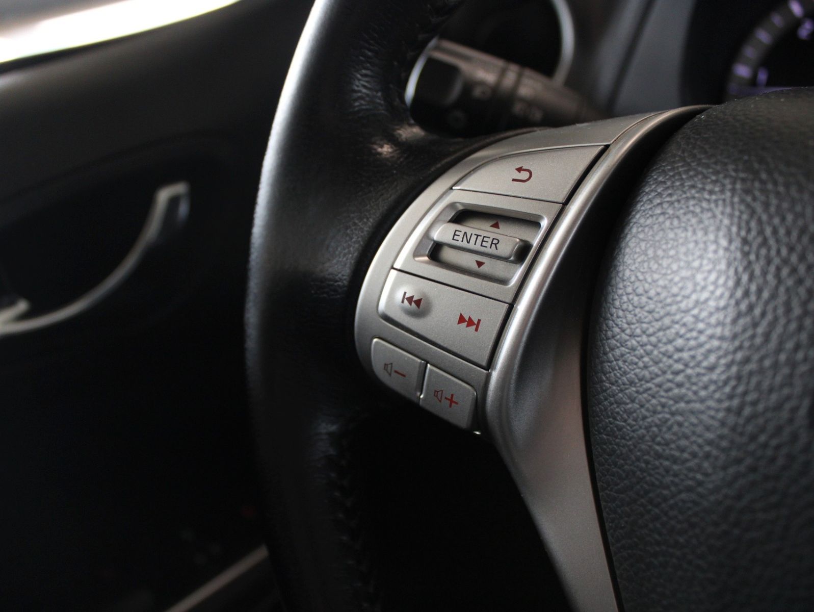 Fahrzeugabbildung Nissan Navara Double Cab Connecta 4x4 AHK Hardtop 1.Hd