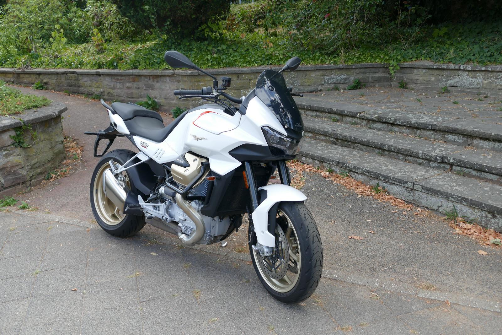 Moto Guzzi V 100 Mandello