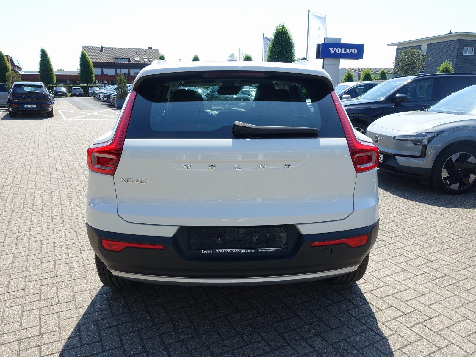 Volvo XC40 D3 2WD Momentum/Kamera/AHK/HarmanKardon