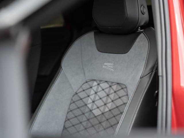 T-Roc R-Line TSI 6-Gang Black Style Sportsitze