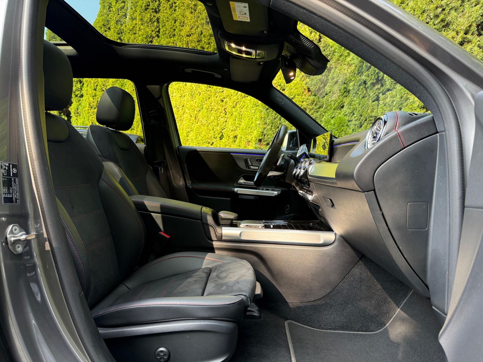 Fahrzeugabbildung Mercedes-Benz EQB 350 4M AMG Line NIGHT+PANO+MBUX+KAM+DIST+HuD