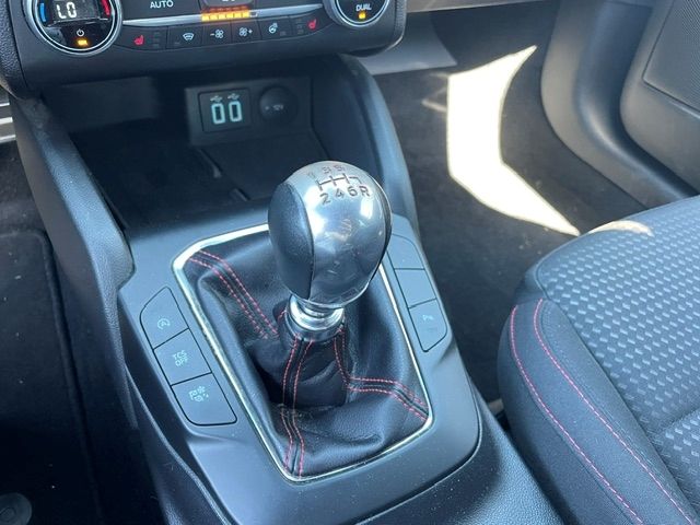 Fahrzeugabbildung Ford Focus ST-Line LED Kamera SpurhalteASS Tempomat