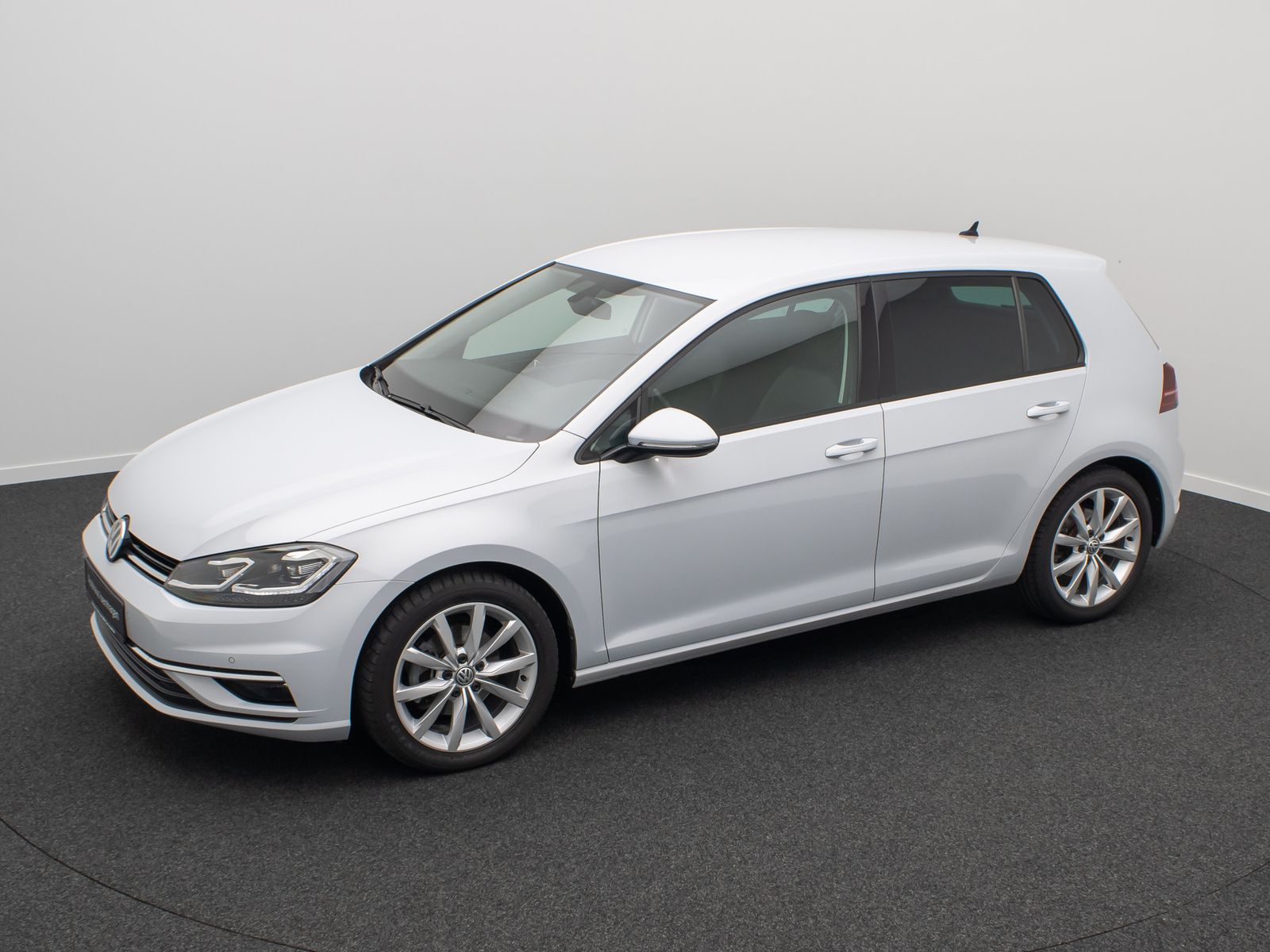 Fahrzeugabbildung Volkswagen Golf Highline PDC ACC Massage HiFi Sportsitz LM