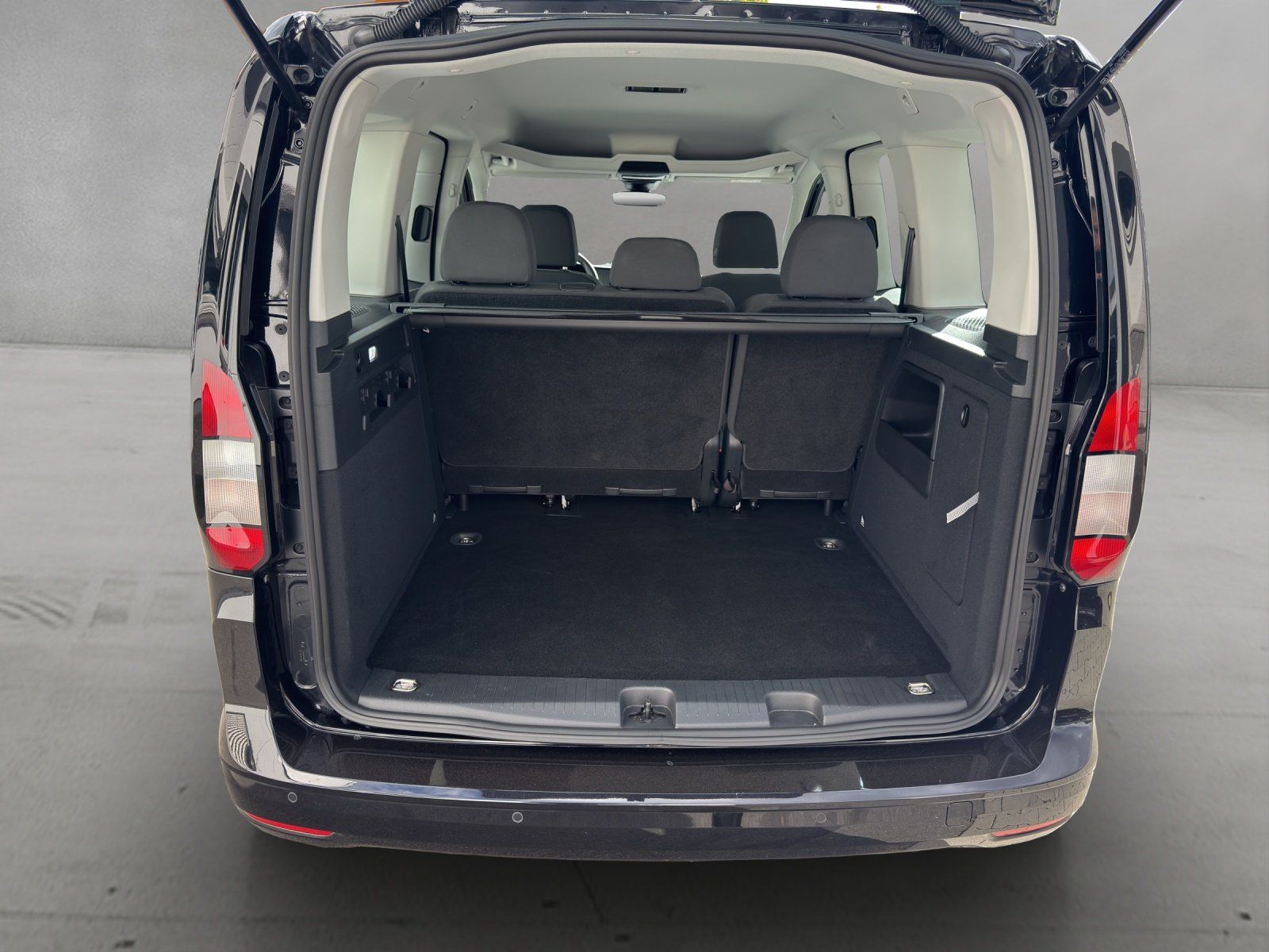 Fahrzeugabbildung Ford Tourneo Connect 2.0 Trend AHK/PDC/TEMPOMAT/NAVI/