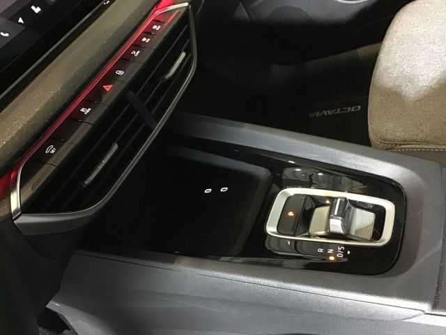 Fahrzeugabbildung Skoda Octavia Selection 2.0 TDI Combi DSG/Navi/ACC/RFK