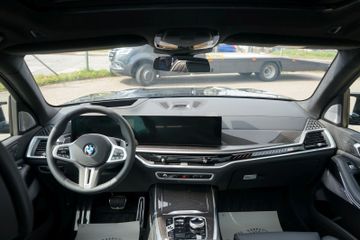 Fahrzeugabbildung BMW X7 M60 i Pano Sky*B&W*Soft Close*Executive Drive