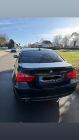 BMW 320i e90 - BMW 320: E90
