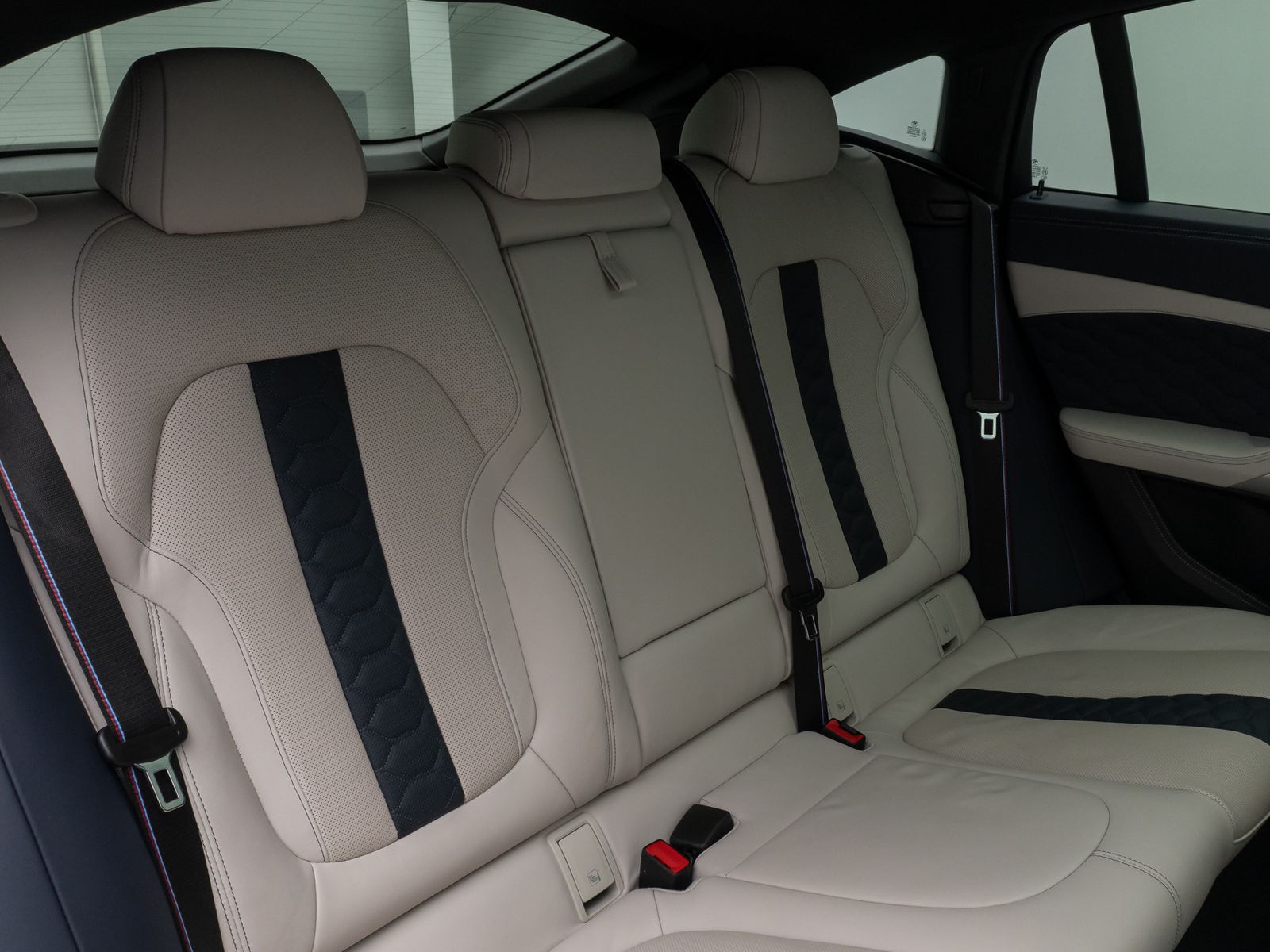 Fahrzeugabbildung BMW X6 M Competition M Driver´s DisplKey Sky Lounge