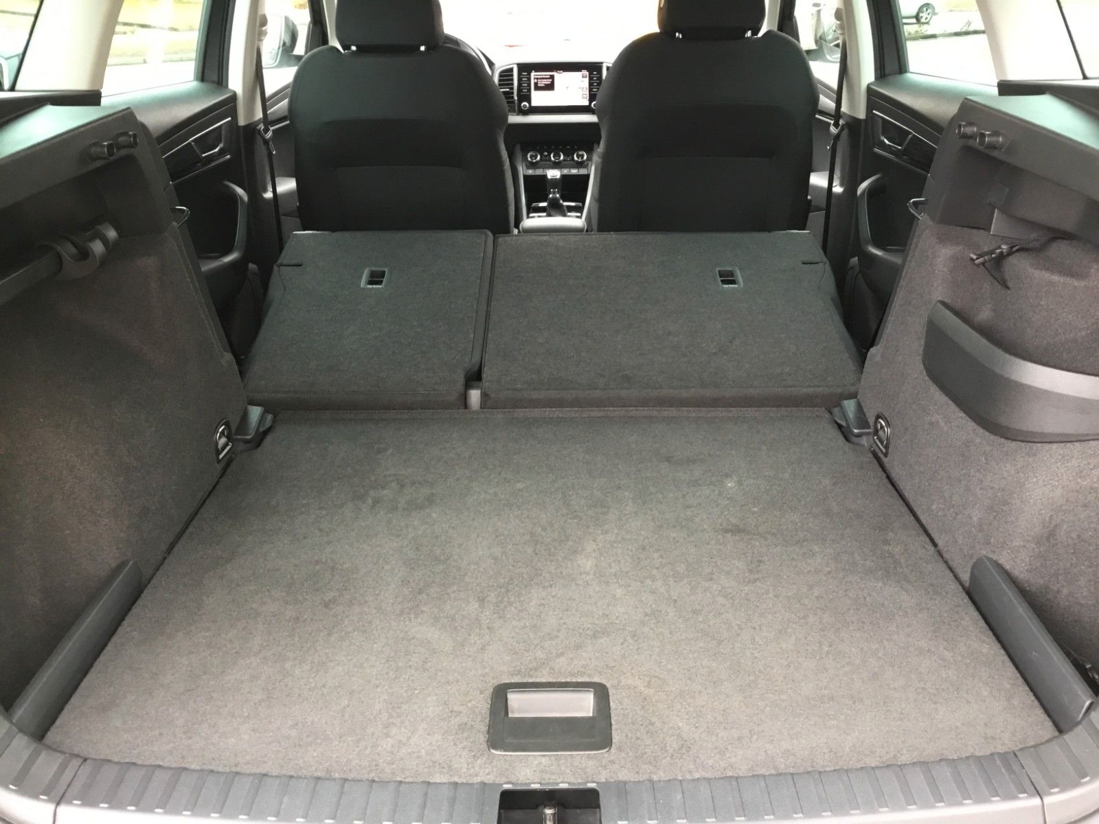 Fahrzeugabbildung SKODA Karoq 2.0 TDI Style 4x4+LED+AHK+18"+Navi
