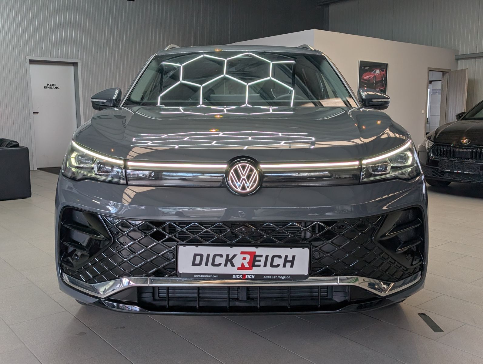 Fahrzeugabbildung Volkswagen Tiguan 2.0TDI R-Line 4M Pano H/K AHK Matrix 20"