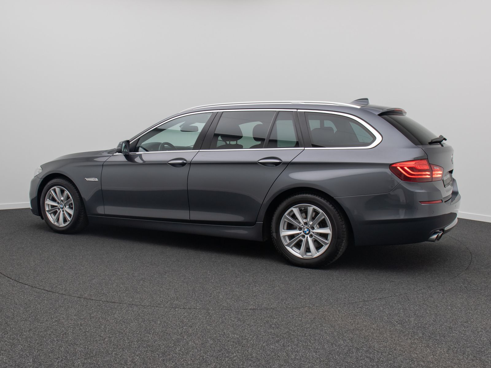 Fahrzeugabbildung BMW 520d  Aut Kamera NaviBusiness HiFi BiXenon Leder