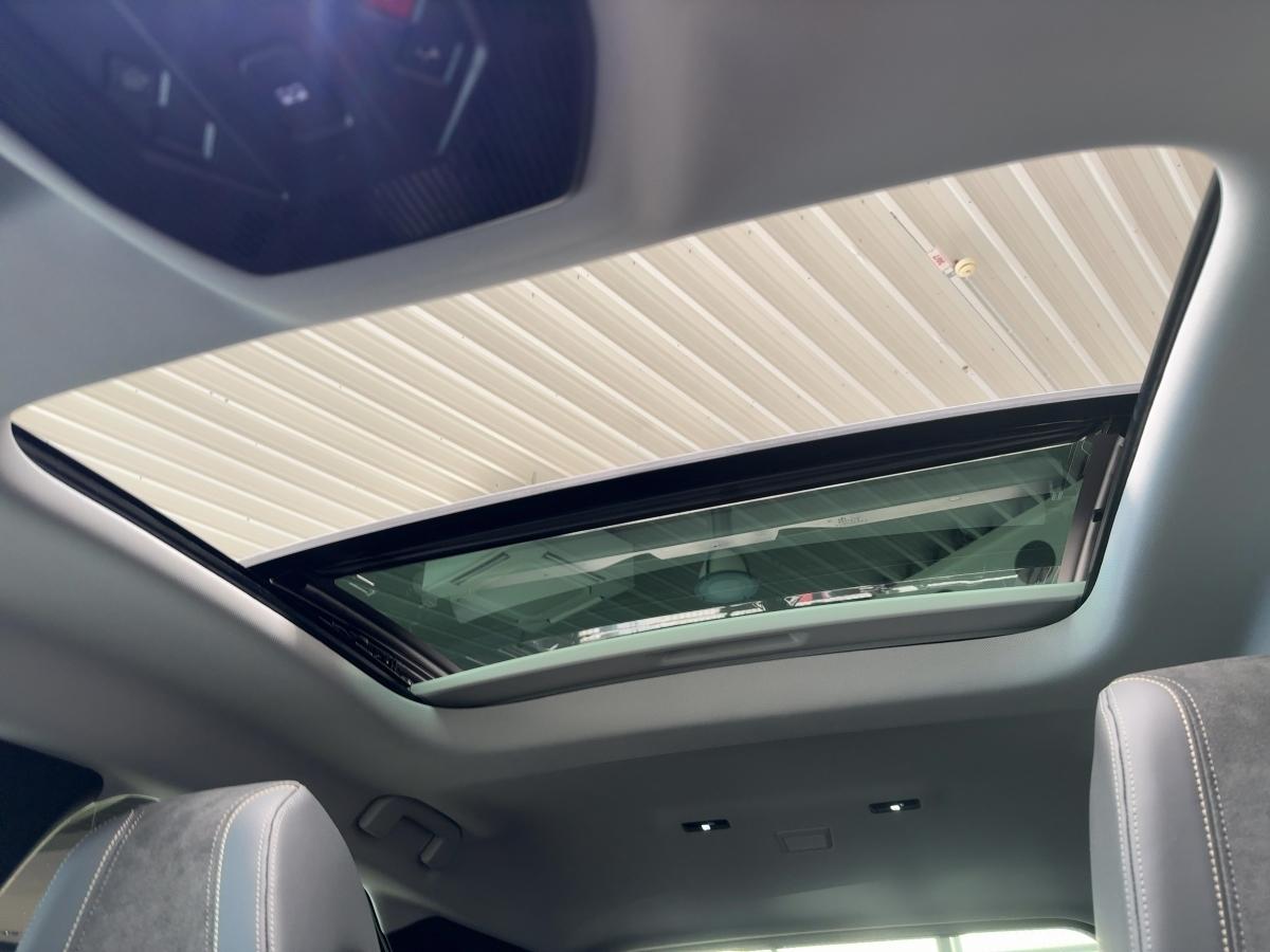 DS Automobiles Nº4 Étoile + Alcantara Hybrid 145