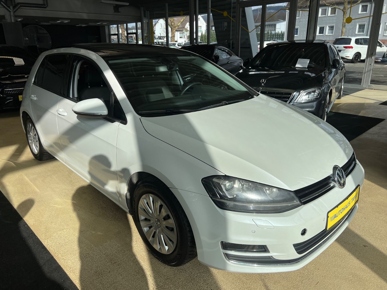 Fahrzeugabbildung Volkswagen Golf VII Lim. 2.0 TDI Highline PANORAMADACH*1.HD