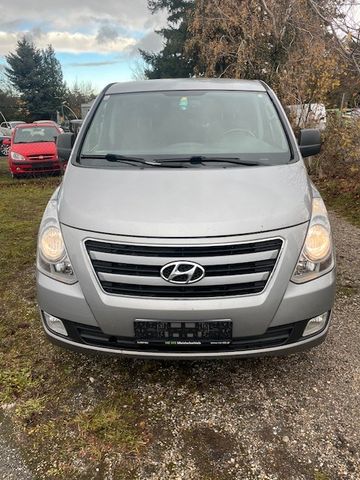 Hyundai H-1 Starex  8 Sitze