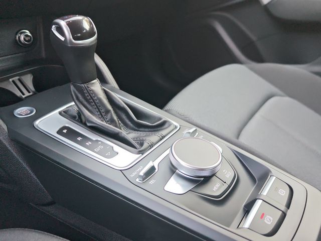 Q2 35 TFSI S line S-tronic