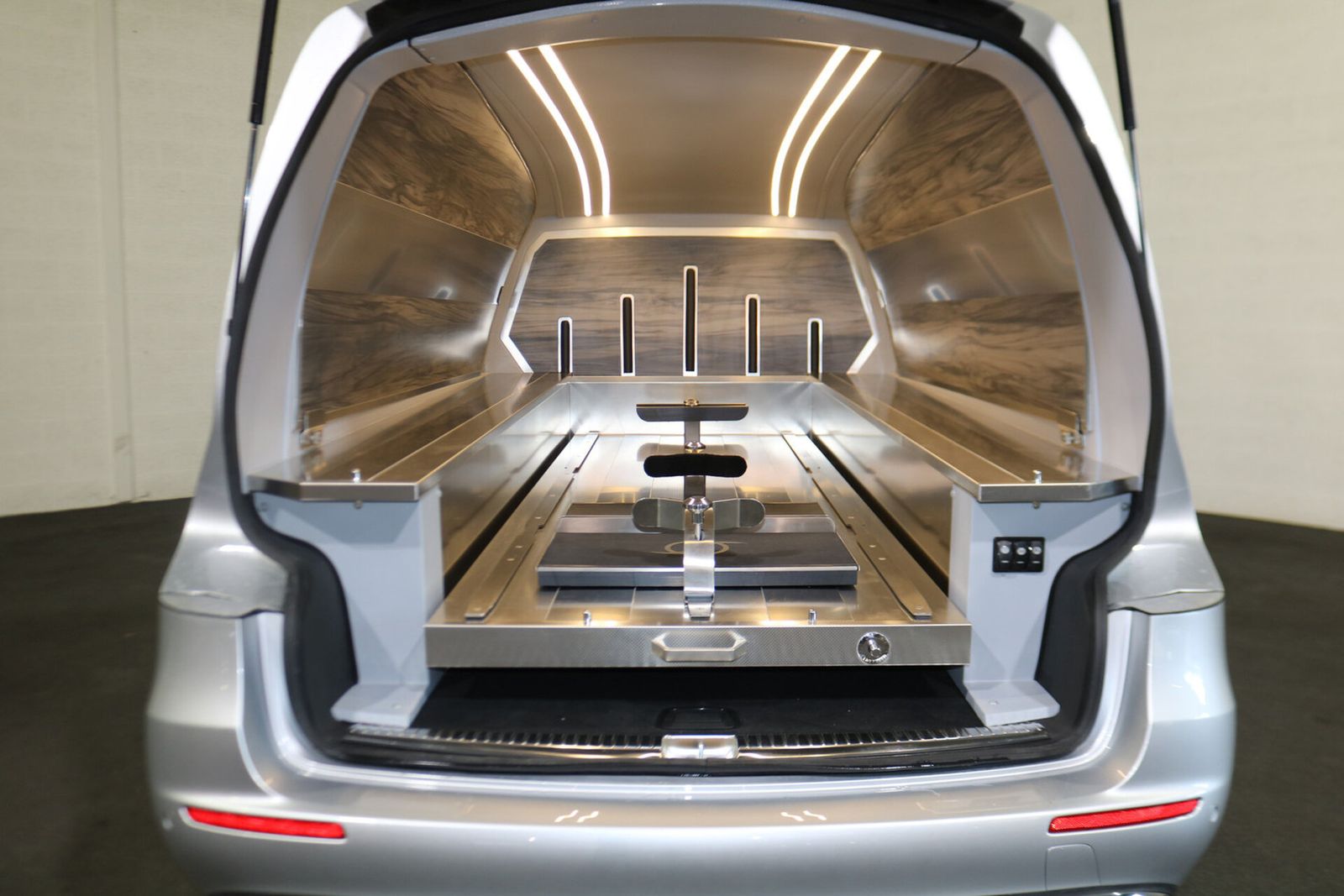 Mercedes-Benz E 200 Bestattungswagen Leichenwagen imagem 3