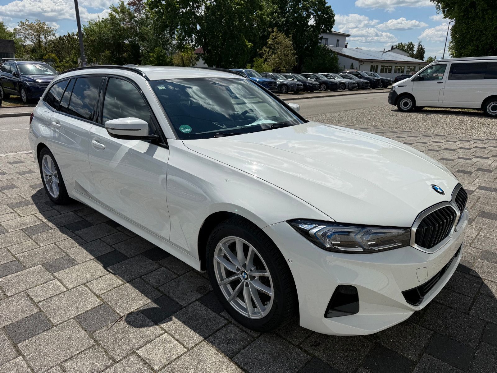 BMW 318d Touring Auto LED AHK  ACC ParkAssist SiHzg