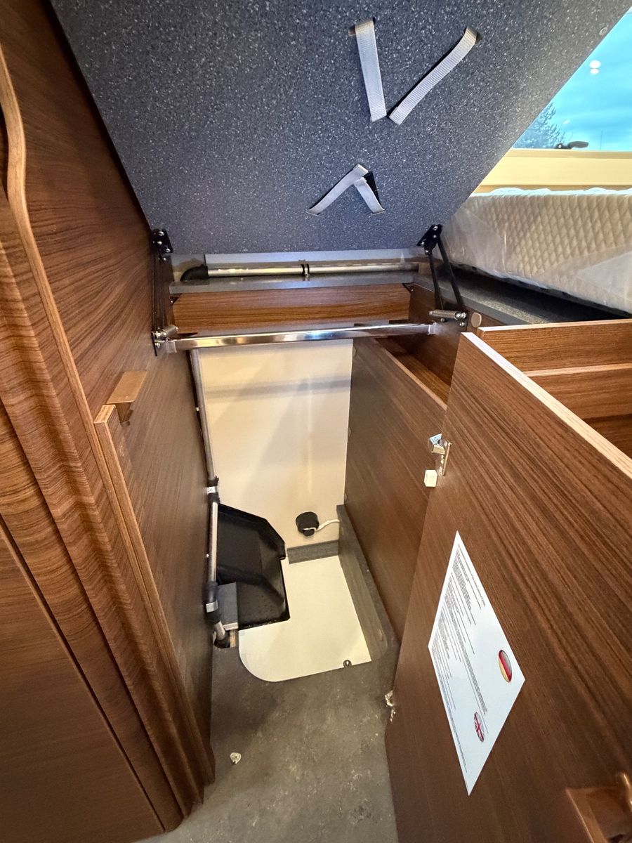 Fahrzeugabbildung Carthago chic c-line 4.9 LE MJ26 Cortina