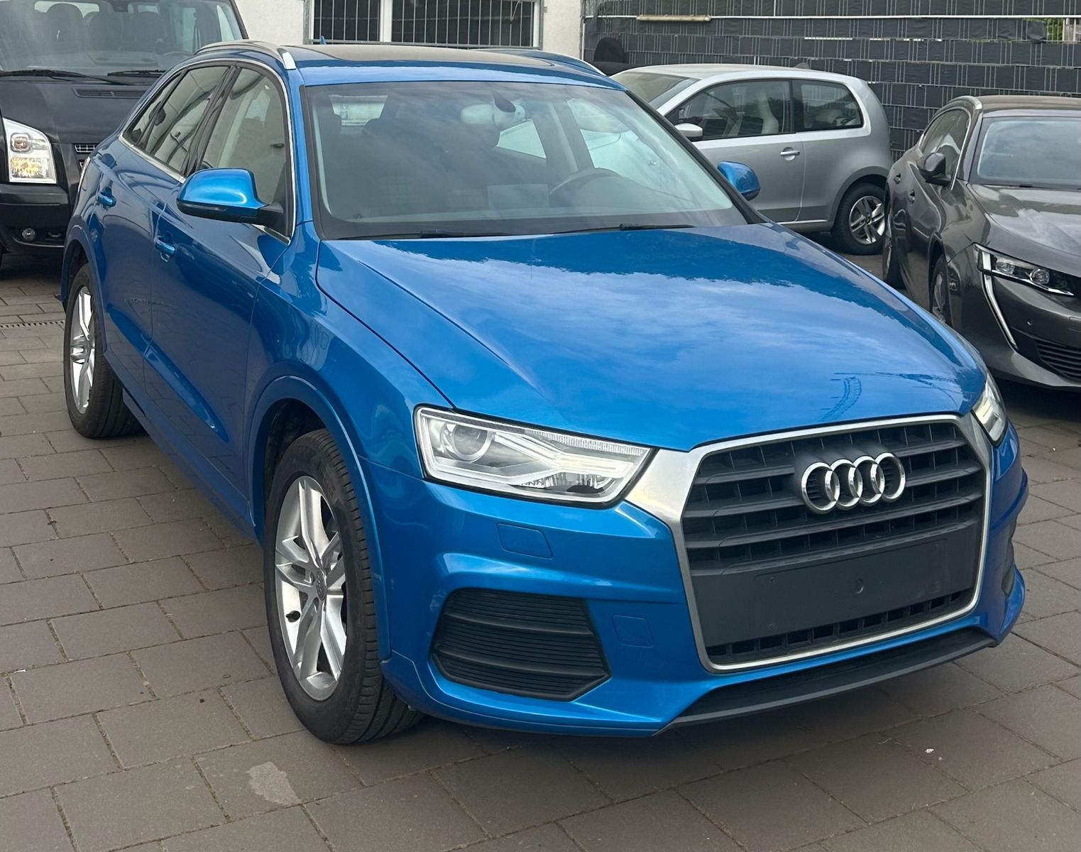 AUDI Q3 2.0 TDI Sport *1.HAND*