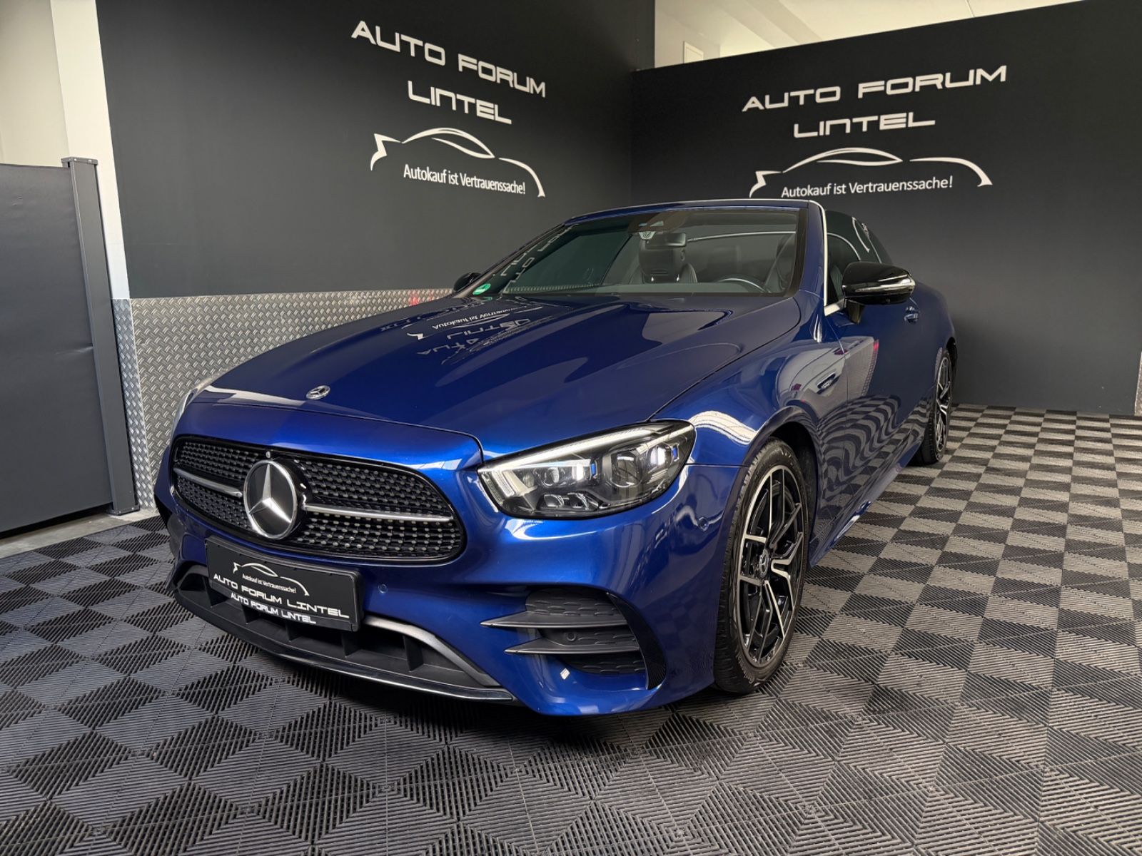Mercedes-Benz E 220 d AMG LINE-BURMESTER-360°-MULTIBE.-SCHECKH