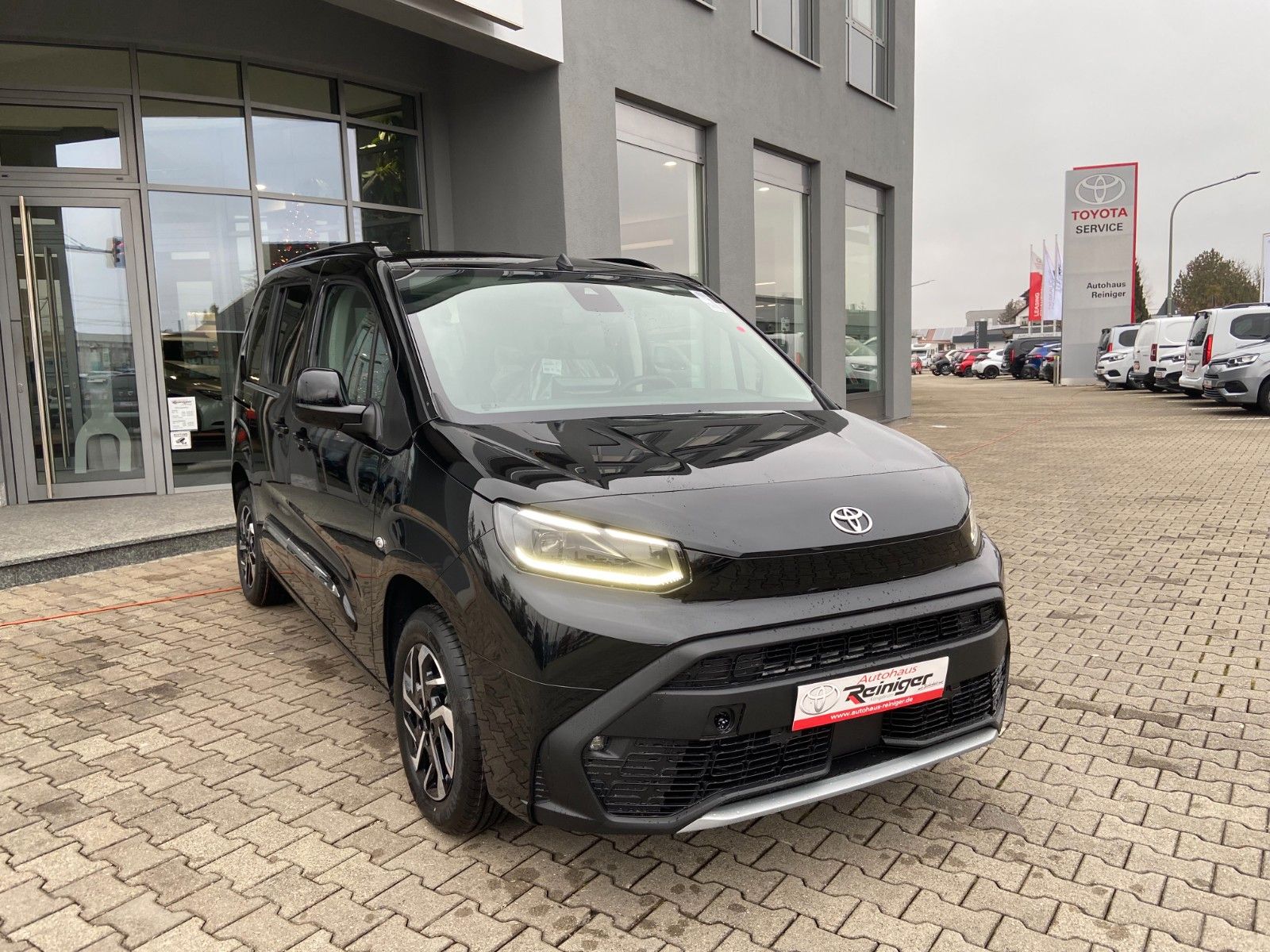 Toyota PROACE CITY Verso 1,2 Teamplayer L1 110PS 6-Gang imagem 3