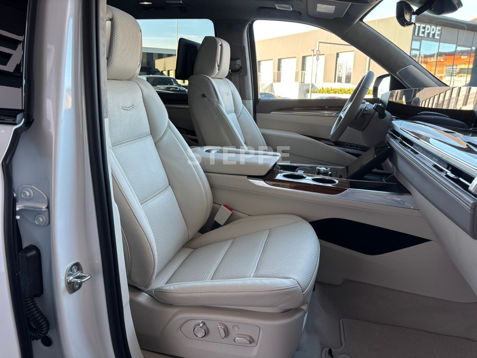 Cadillac Escalade FACELIFT MY26 6.2 V8 Sport Platinum 24"