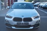 BMW X2 sDrive 18 d Advantage - silberne BMW X2