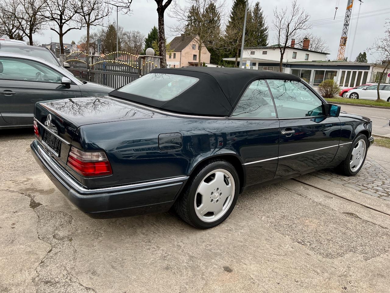 Mercedes-Benz E 220 Cabrio Final Edition *AMG-Alufelgen*Top-Zu