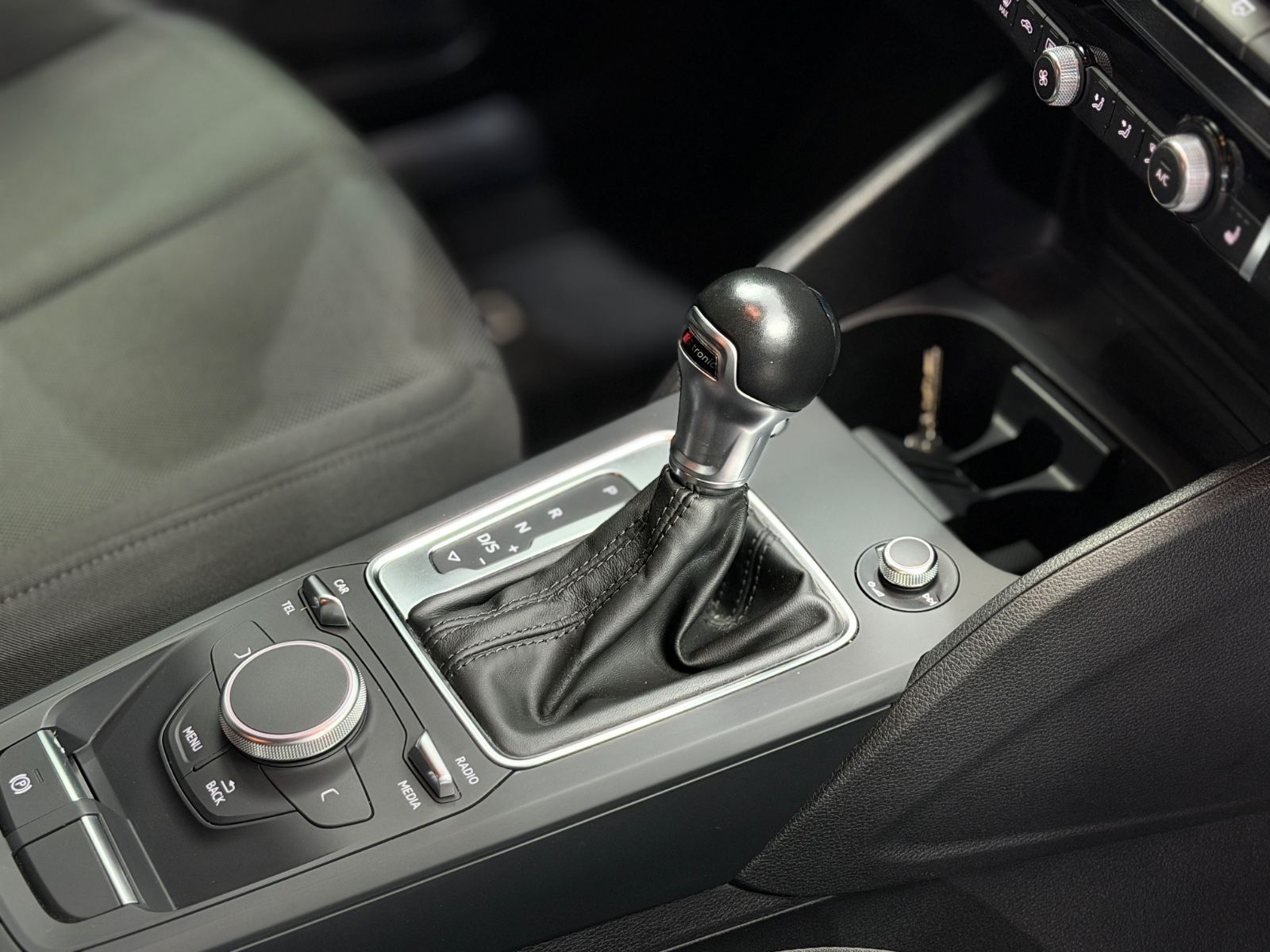Fahrzeugabbildung Audi Q2 basis ultra|S-TRONIC|NAVI|PDC|LED LICHT|
