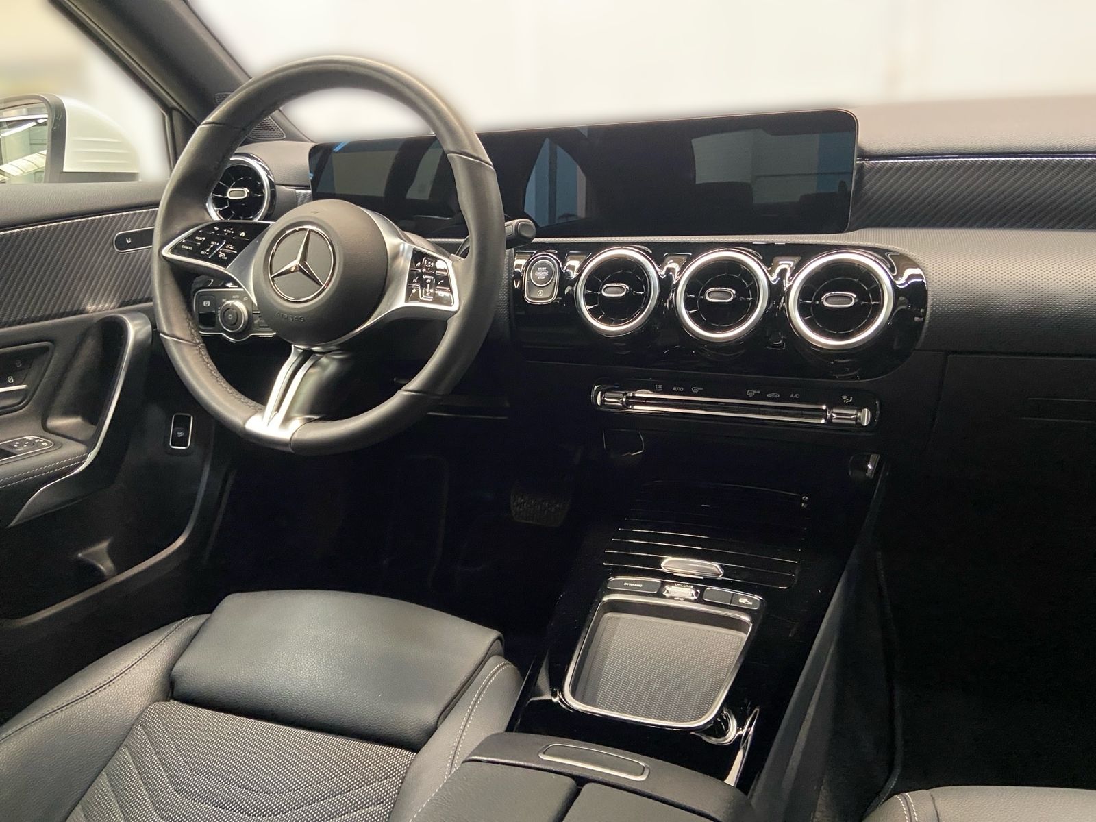 Mercedes-Benz A 180 PROGR DISTR AHK NAVI LED KAM L.-HEIZ foto 8