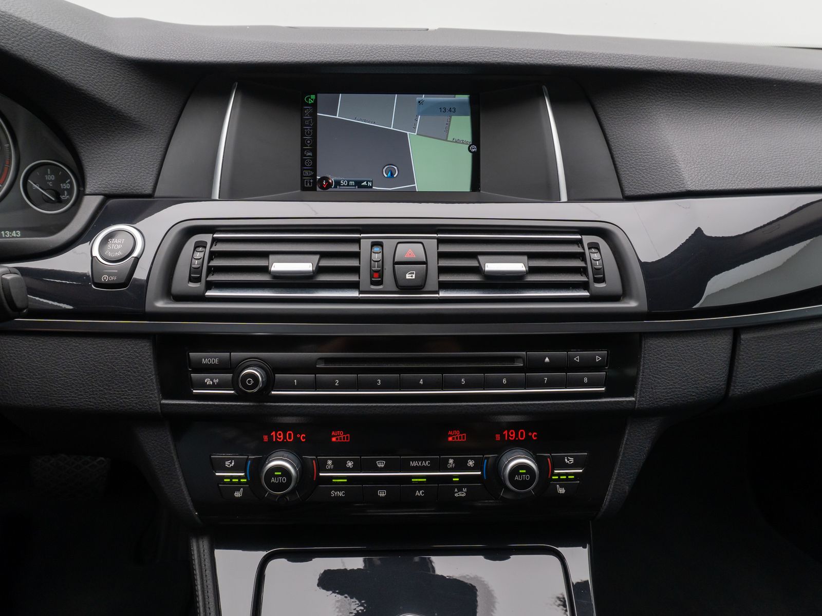Fahrzeugabbildung BMW 520d  Aut Kamera NaviBusiness HiFi BiXenon Leder
