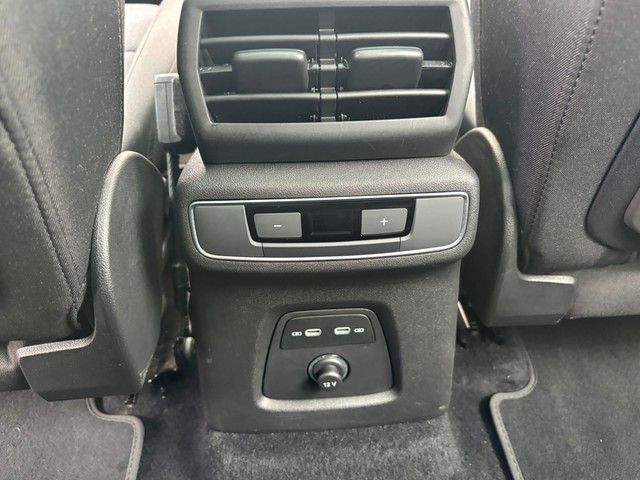 Q4 40 e-tron basis 150 S-Line LED NAVI