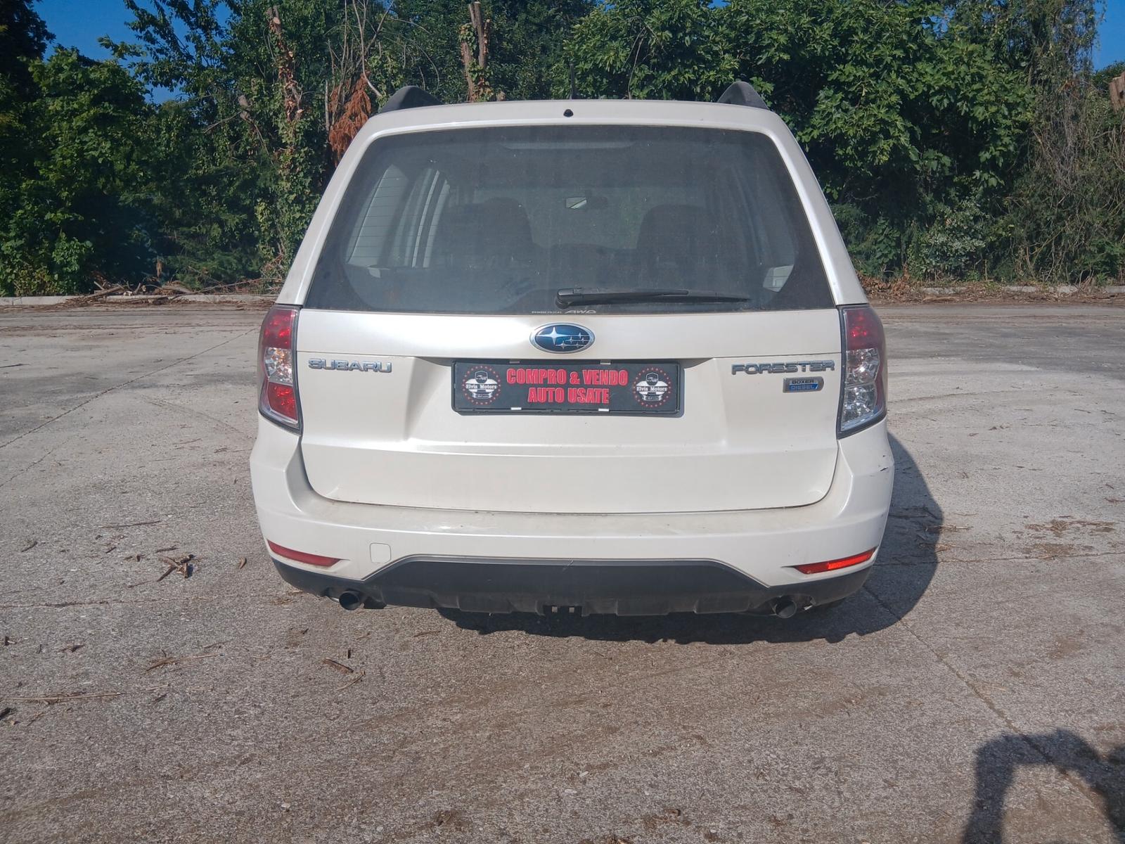Subaru Forester 2010 — вигляд ззаду