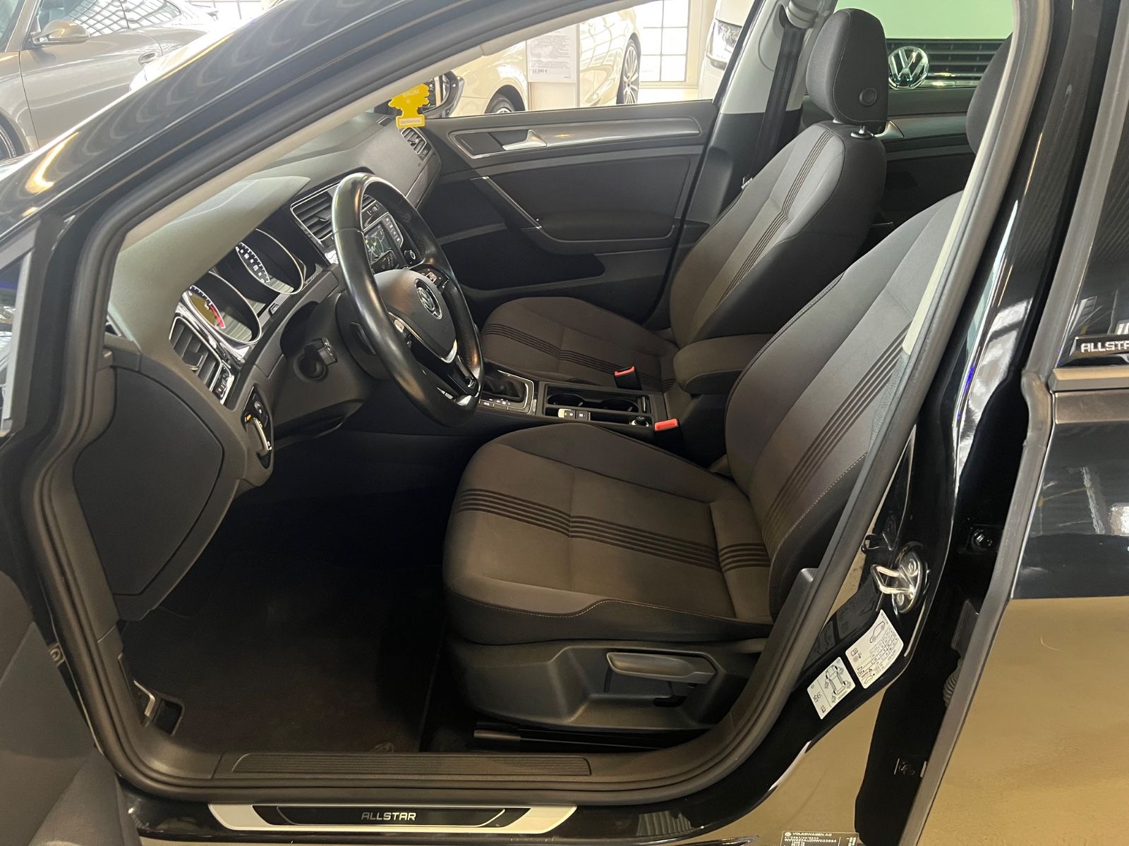 Fahrzeugabbildung Volkswagen Golf VII Lim. 2.0 TDI DSG Allstar *SCHECKHEFTG*