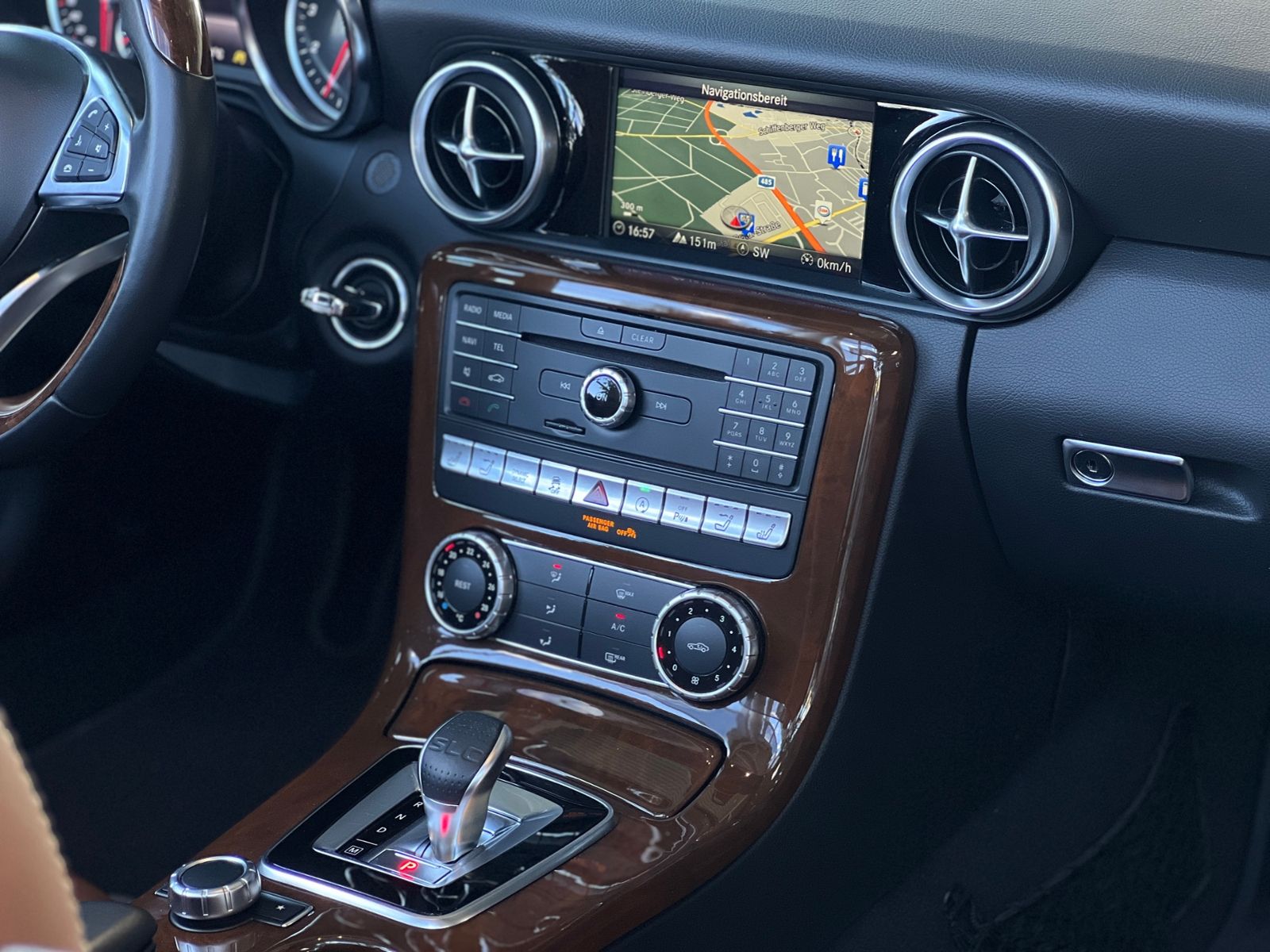 Fahrzeugabbildung Mercedes-Benz SLC 200 LED LEDER NAV SHZ PDC 18"