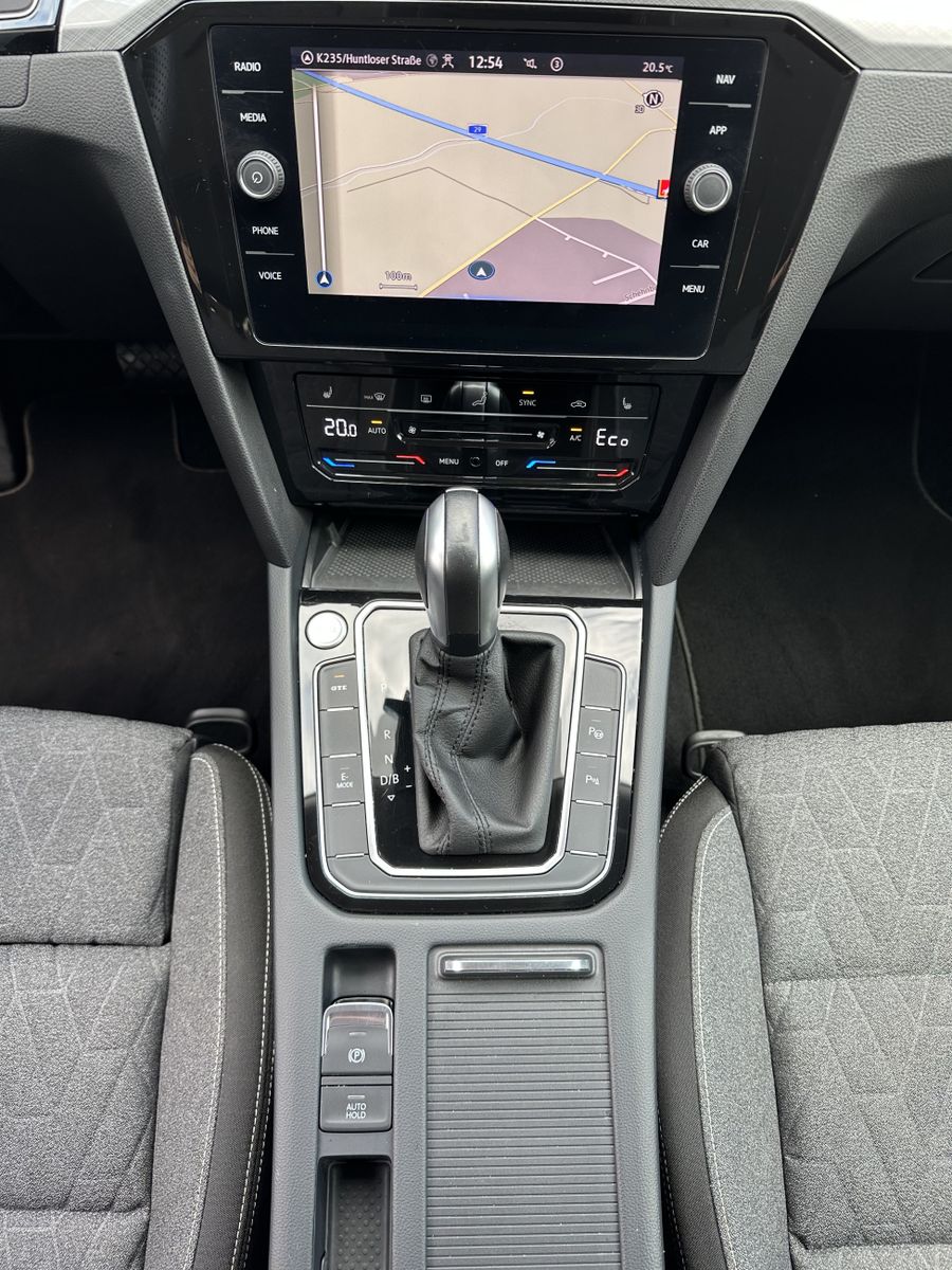 Fahrzeugabbildung Volkswagen Passat Variant GTE NAV+IQ-LIGHT+KAM+ACC+17ZO+PP